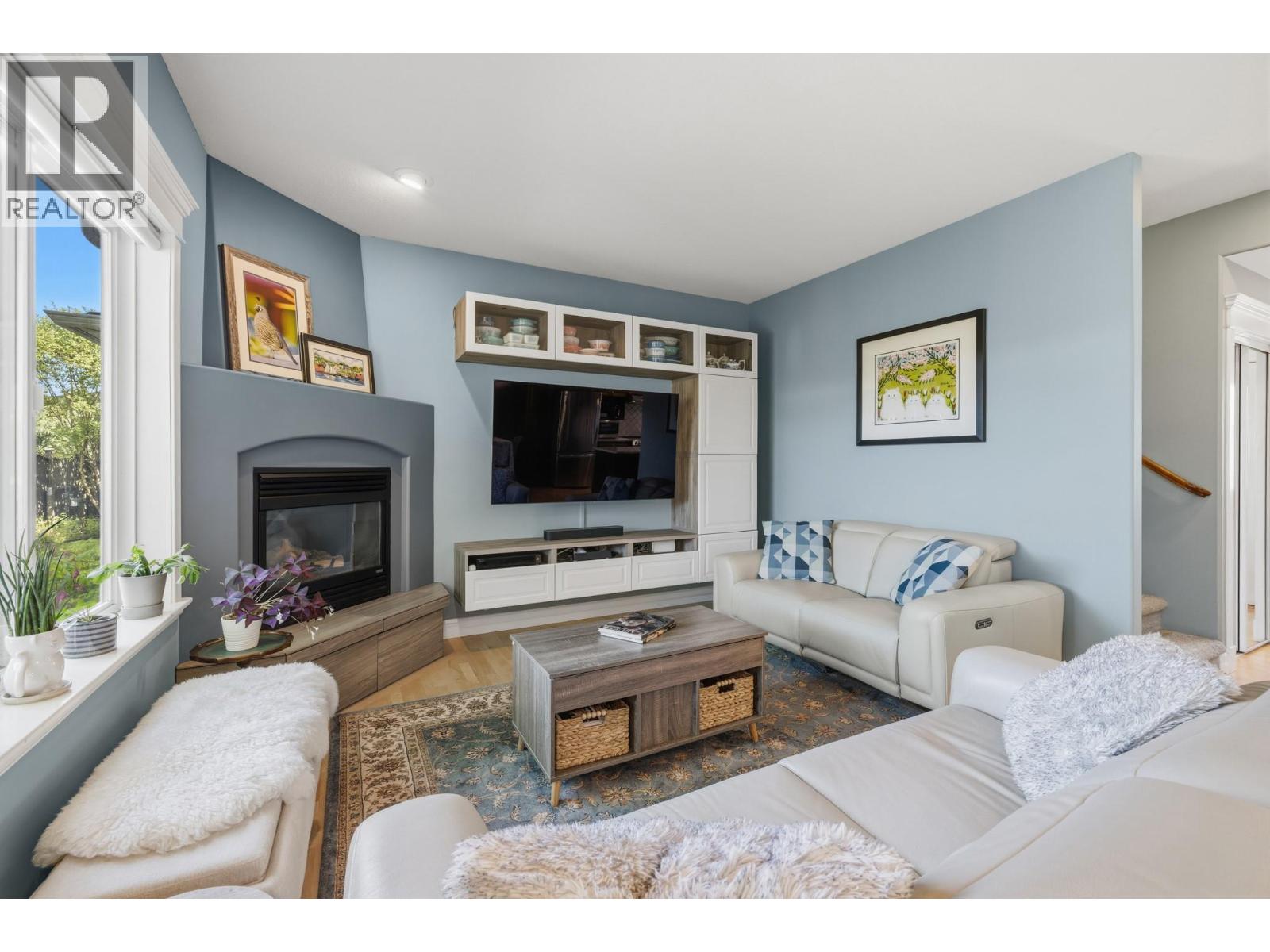 4049 Lakeshore Road Unit# 103