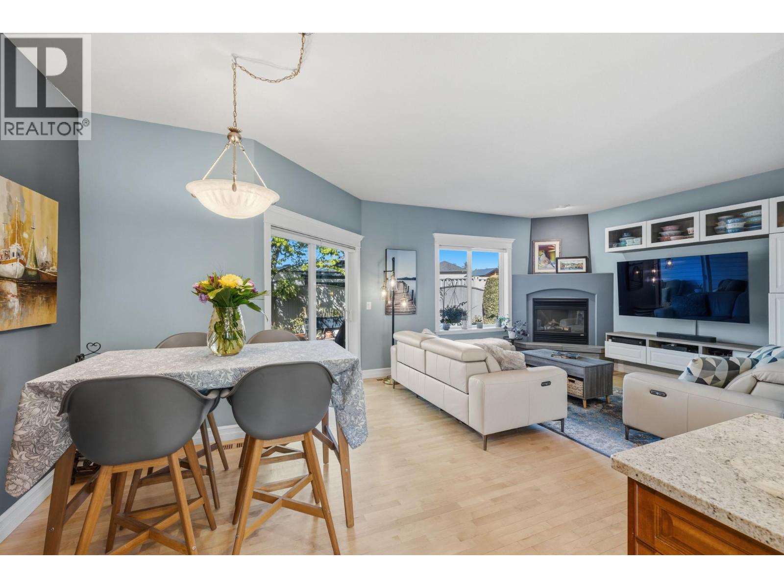 4049 Lakeshore Road Unit# 103