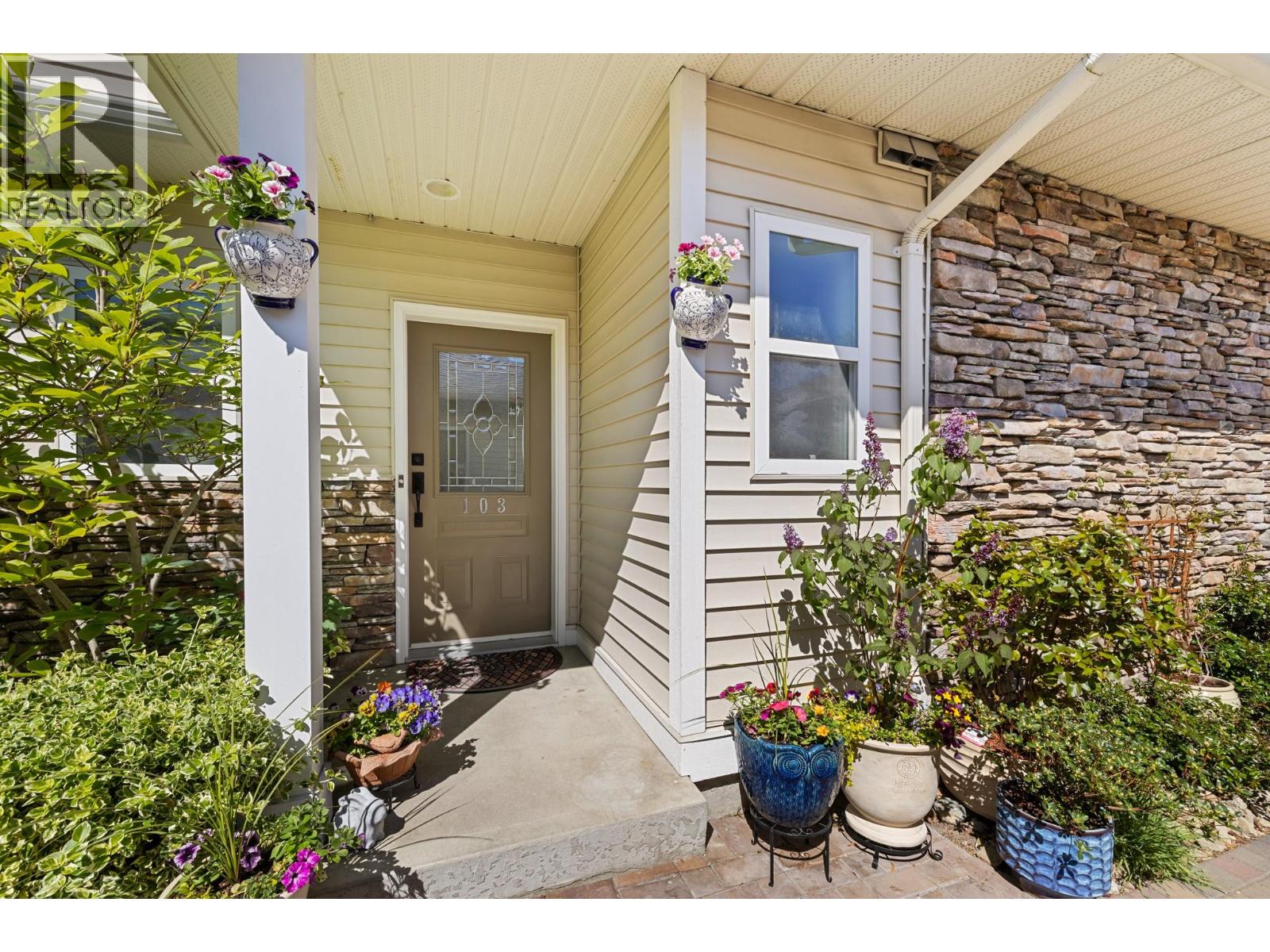 4049 Lakeshore Road Unit# 103