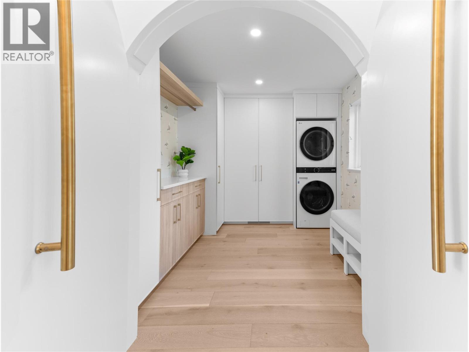 5538 Lakeshore Road