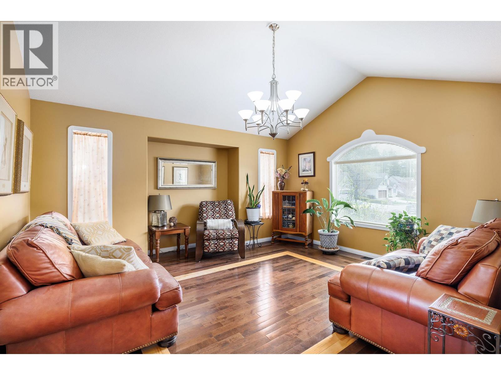 2212 Chilcotin Crescent