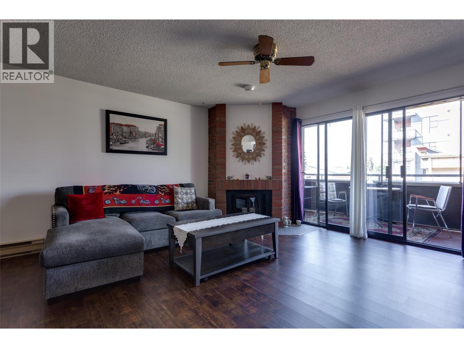1490B Gordon Drive Unit# 206