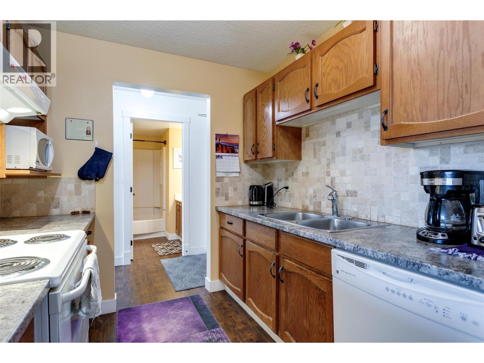 1490B Gordon Drive Unit# 206