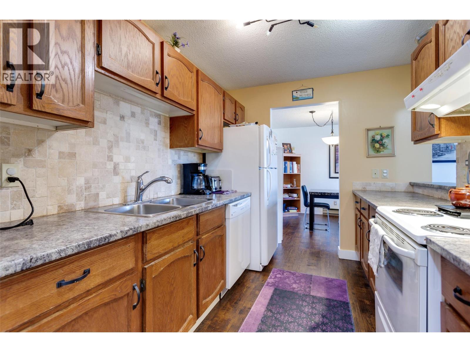 1490B Gordon Drive Unit# 206