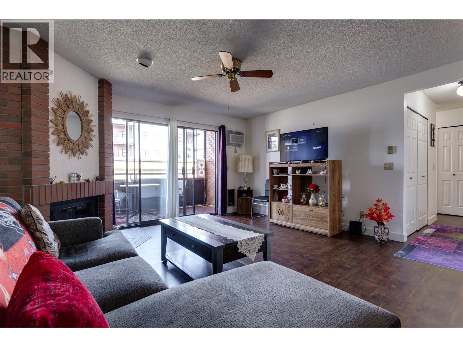 1490B Gordon Drive Unit# 206