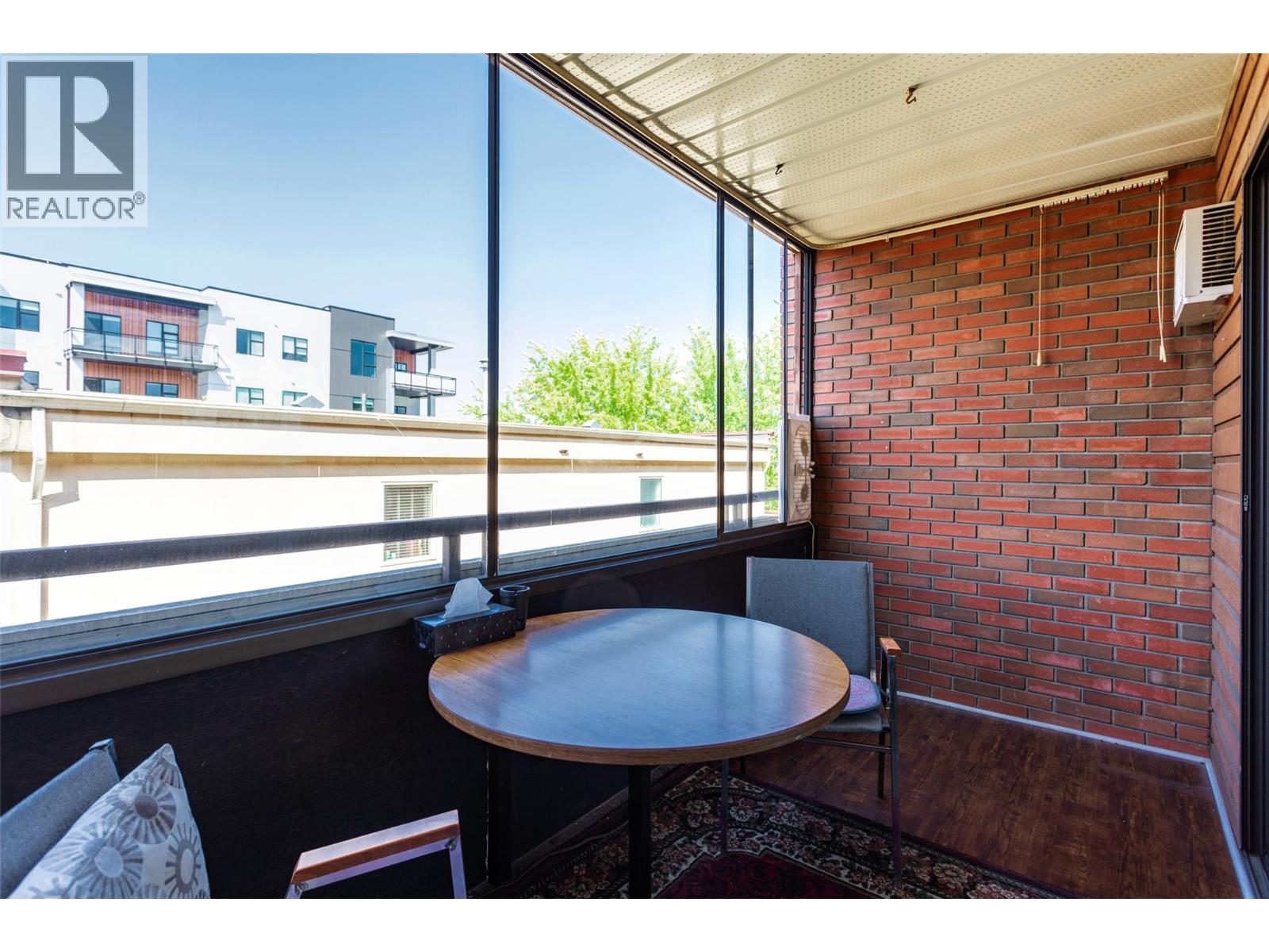 1490B Gordon Drive Unit# 206