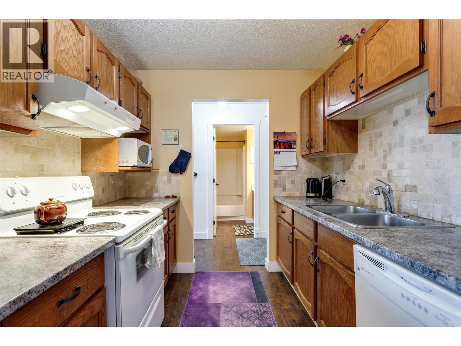 1490B Gordon Drive Unit# 206