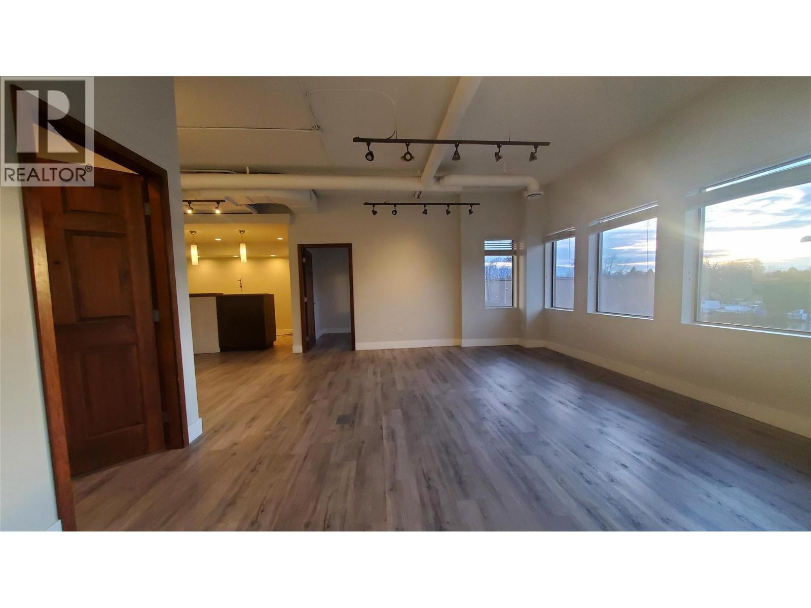 1740 Gordon Drive Unit# 204