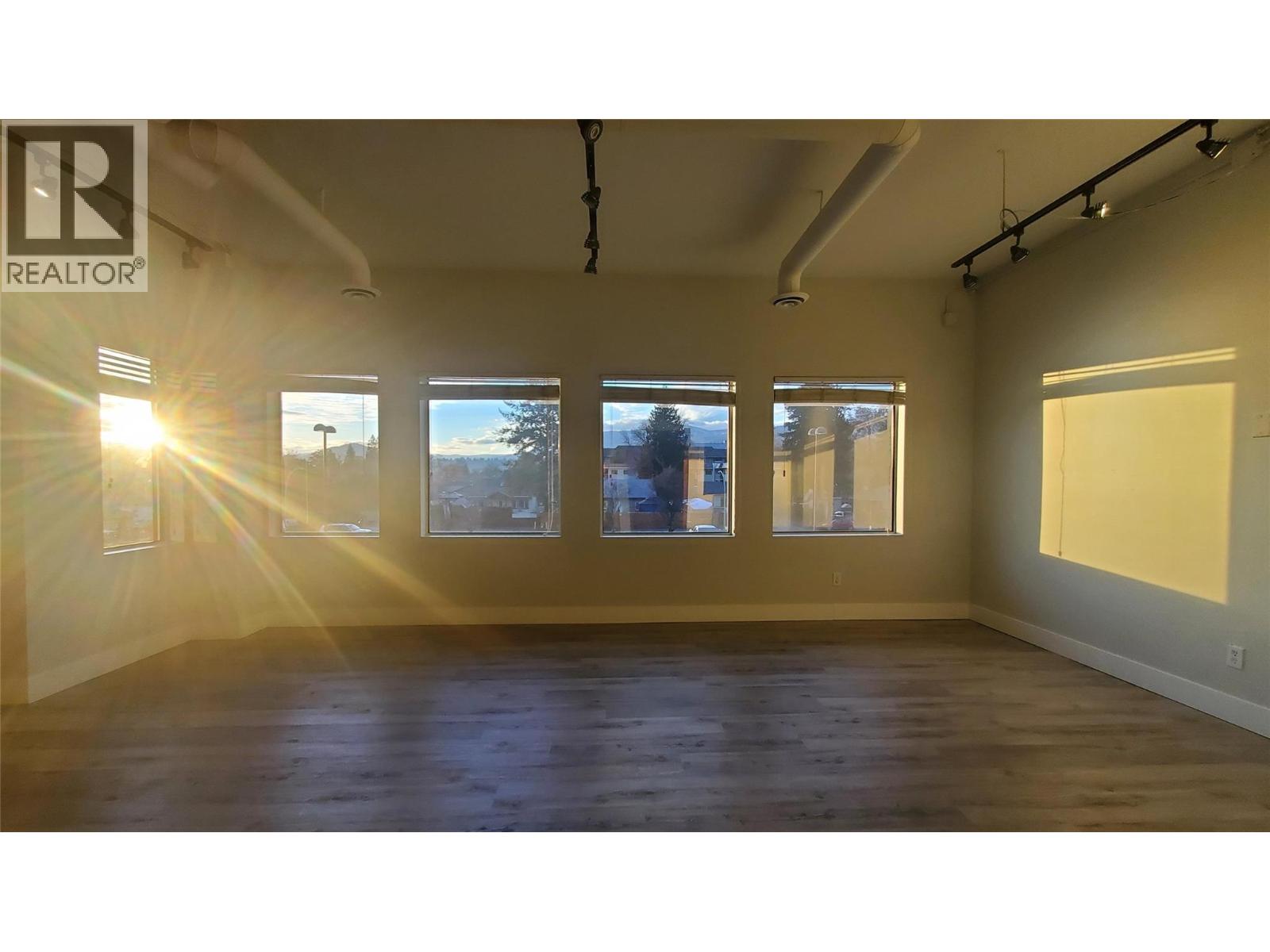 1740 Gordon Drive Unit# 204