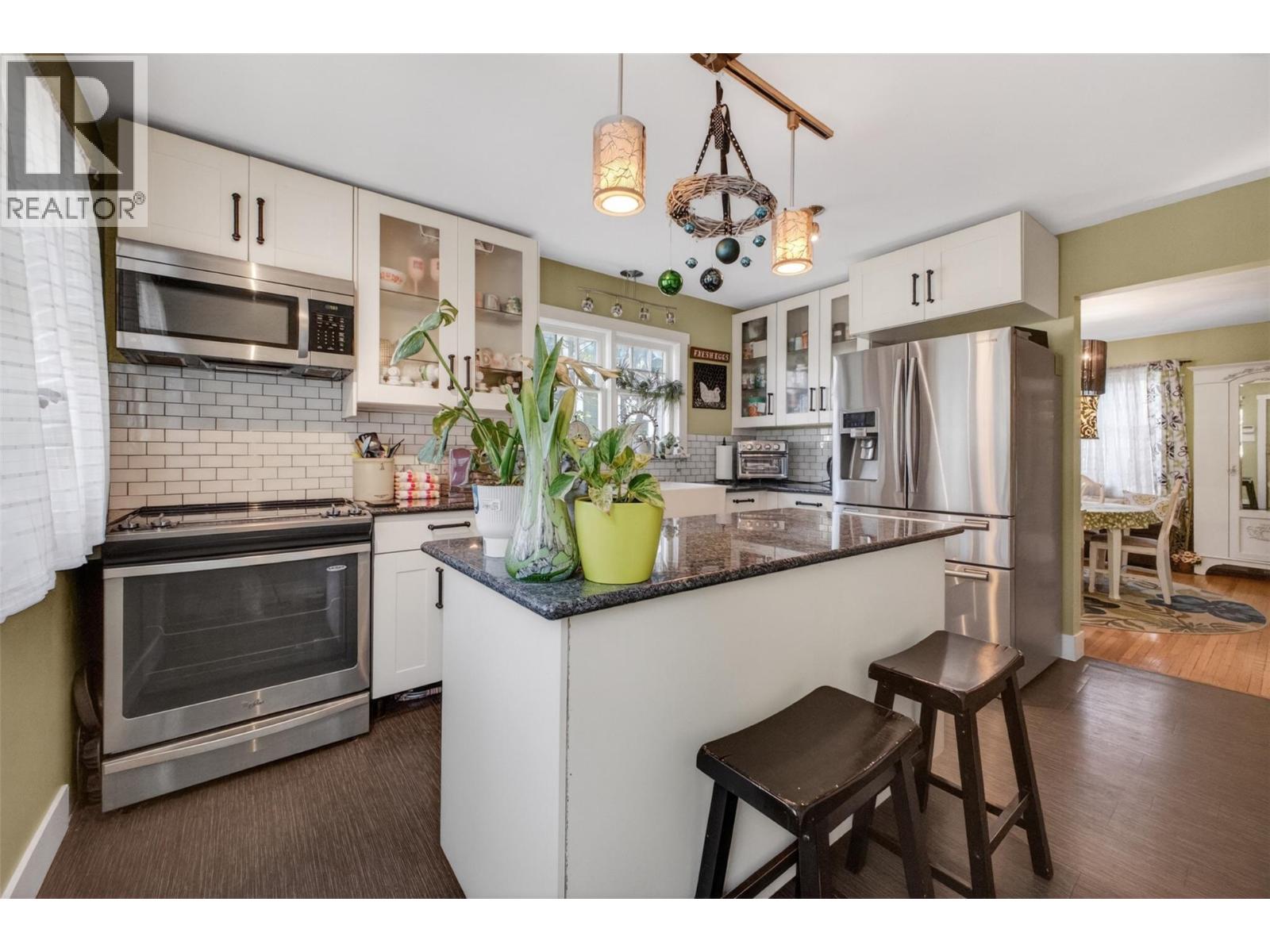 260 Lake Avenue