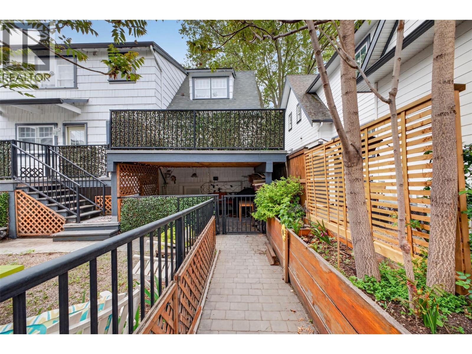 260 Lake Avenue