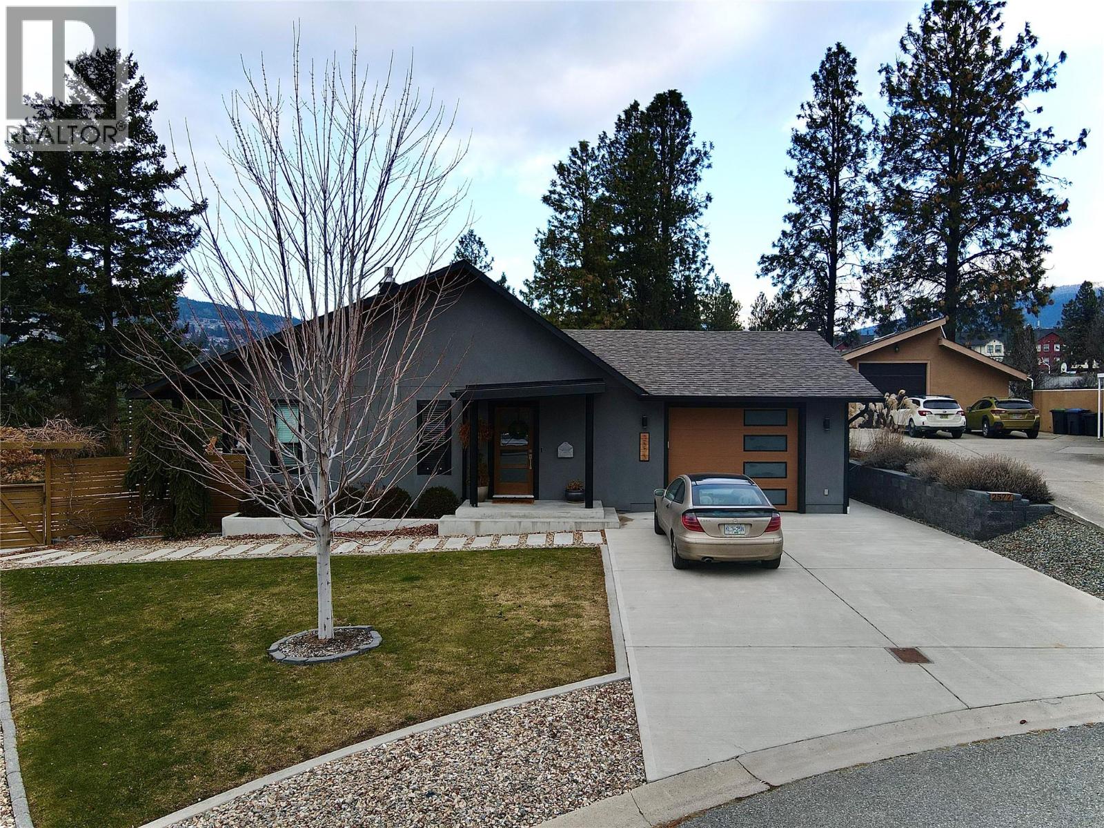 2575 Pineridge Place