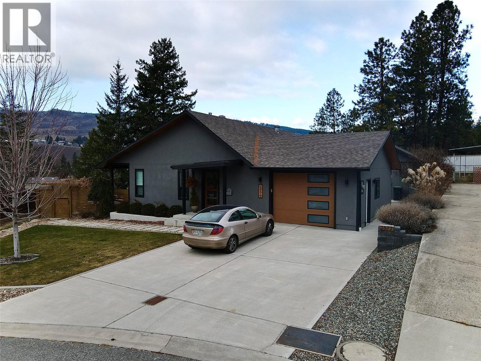 2575 Pineridge Place
