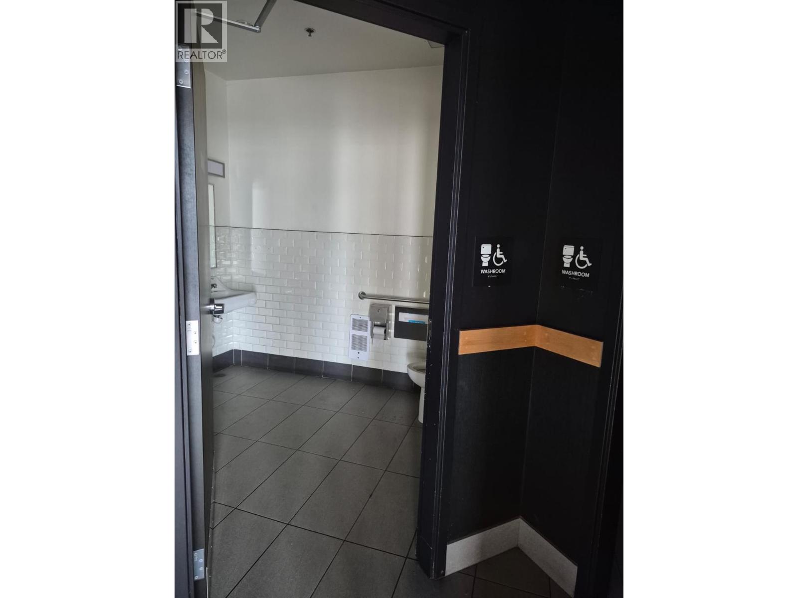 3957 Lakeshore Road Unit# 101