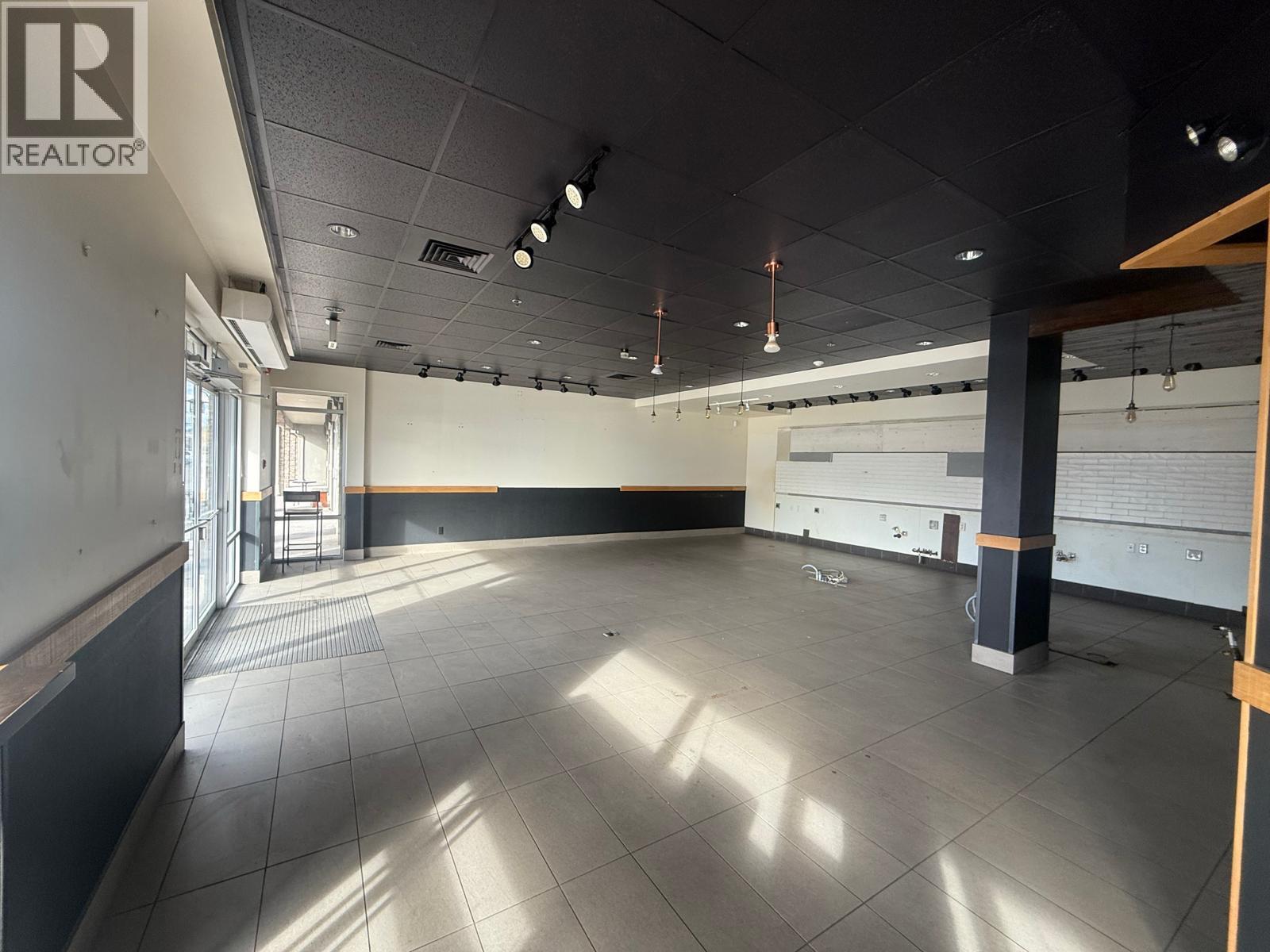 3957 Lakeshore Road Unit# 101