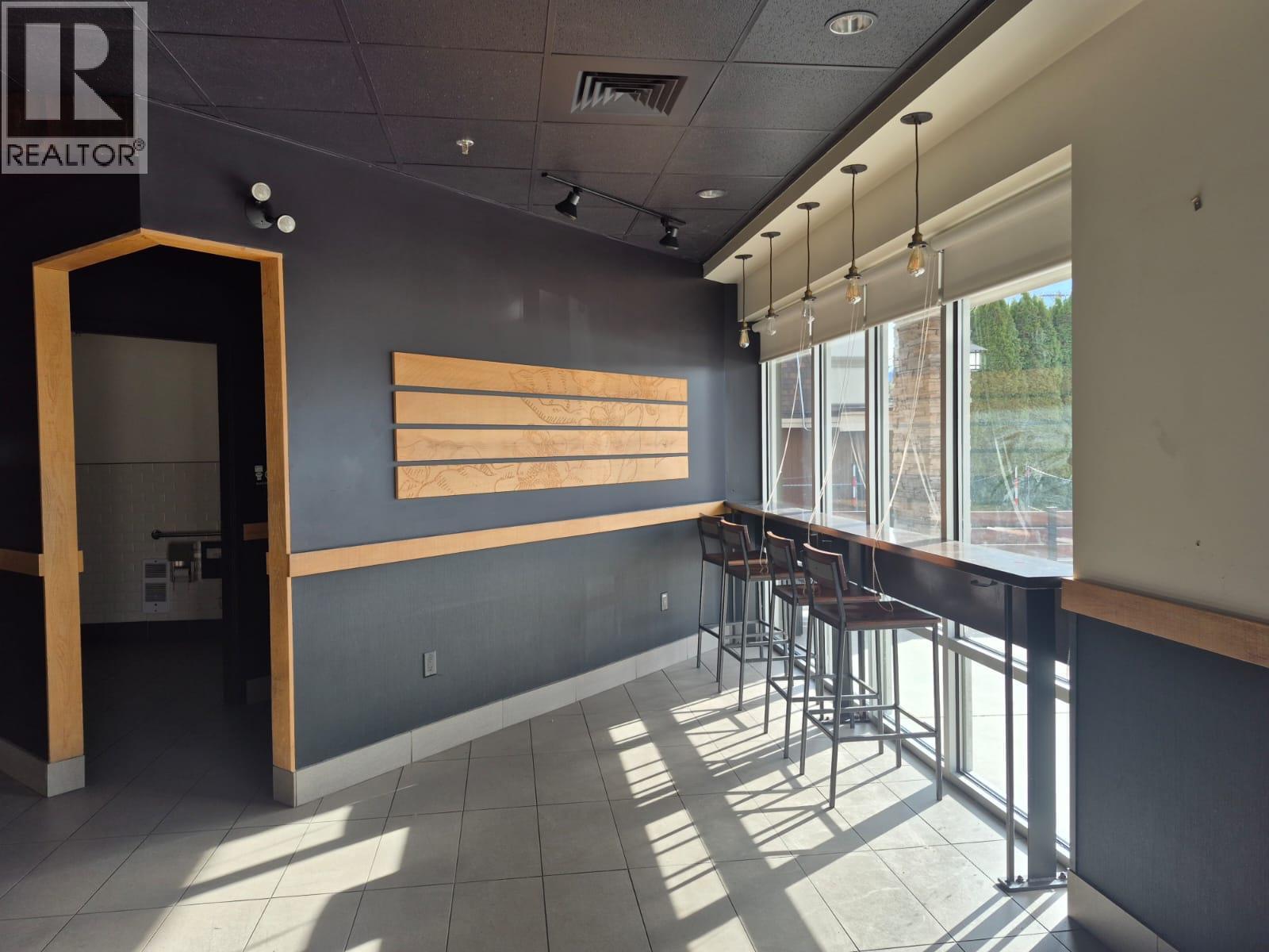 3957 Lakeshore Road Unit# 101