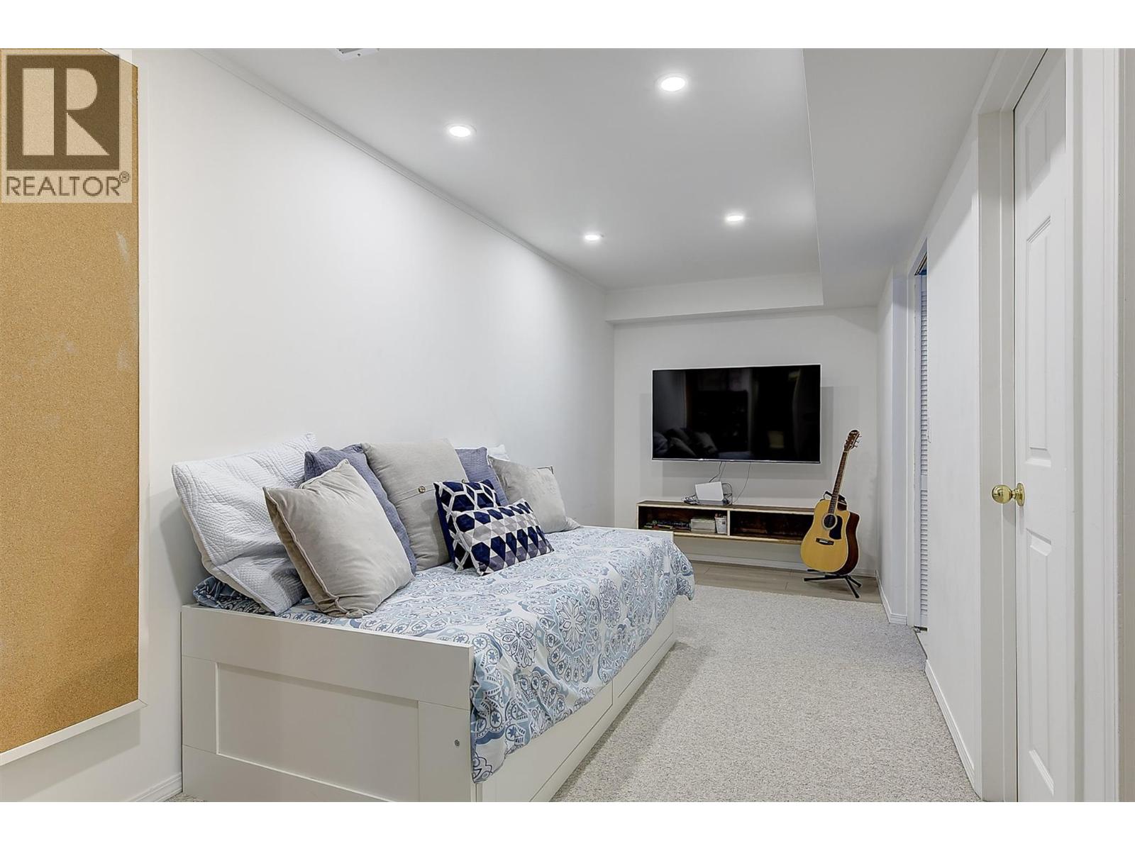133 Wyndham Crescent Unit# 110