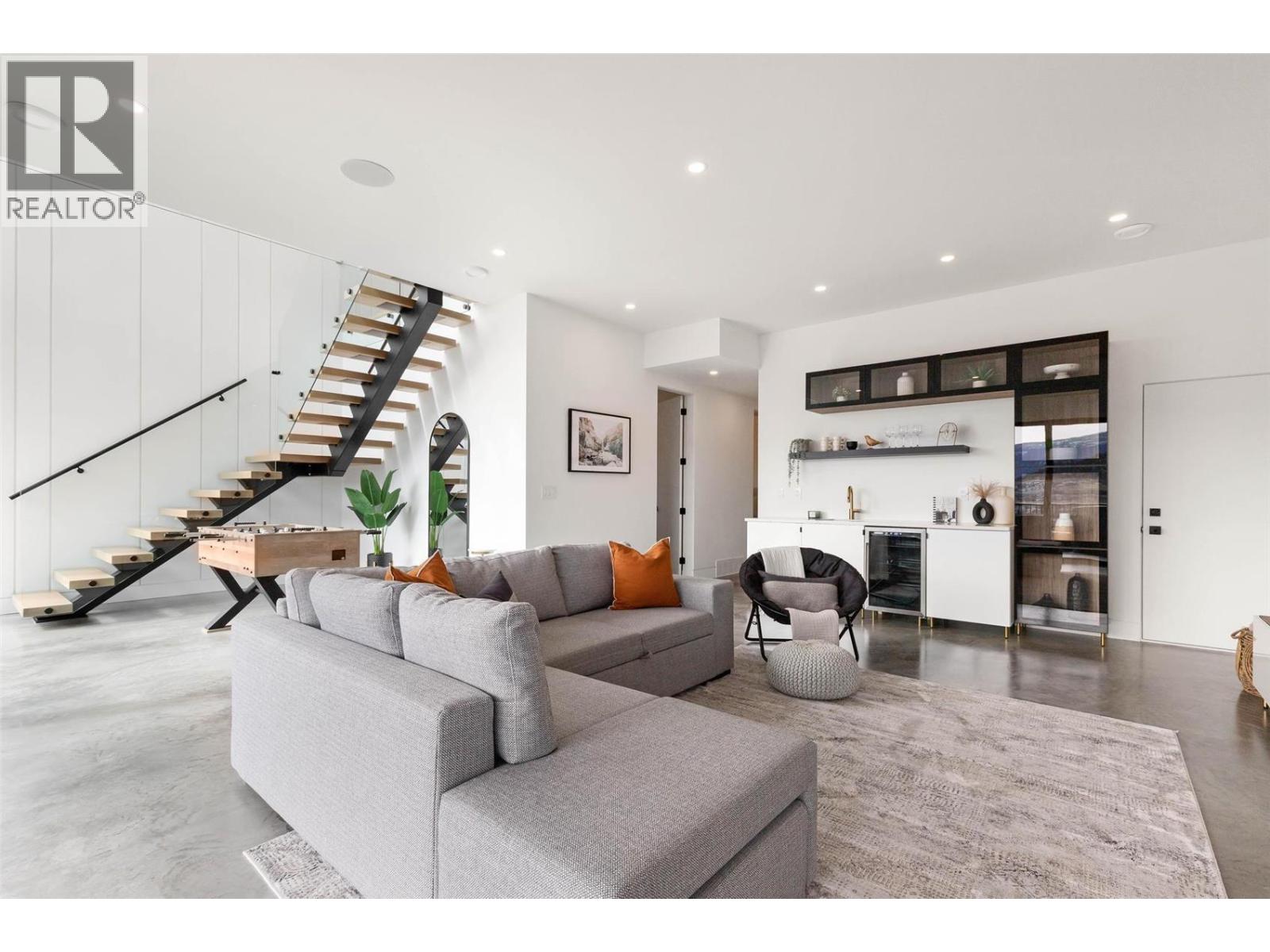1505 Fairwood Lane