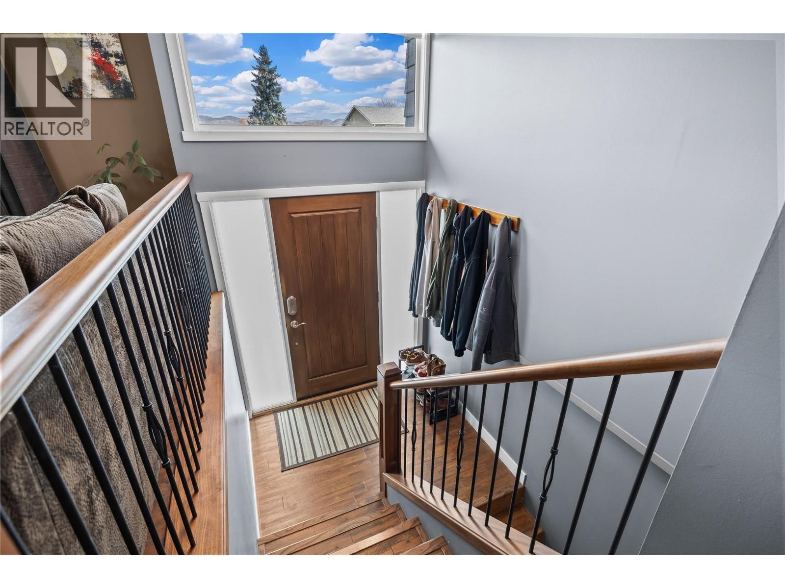 909 Grenfell Court