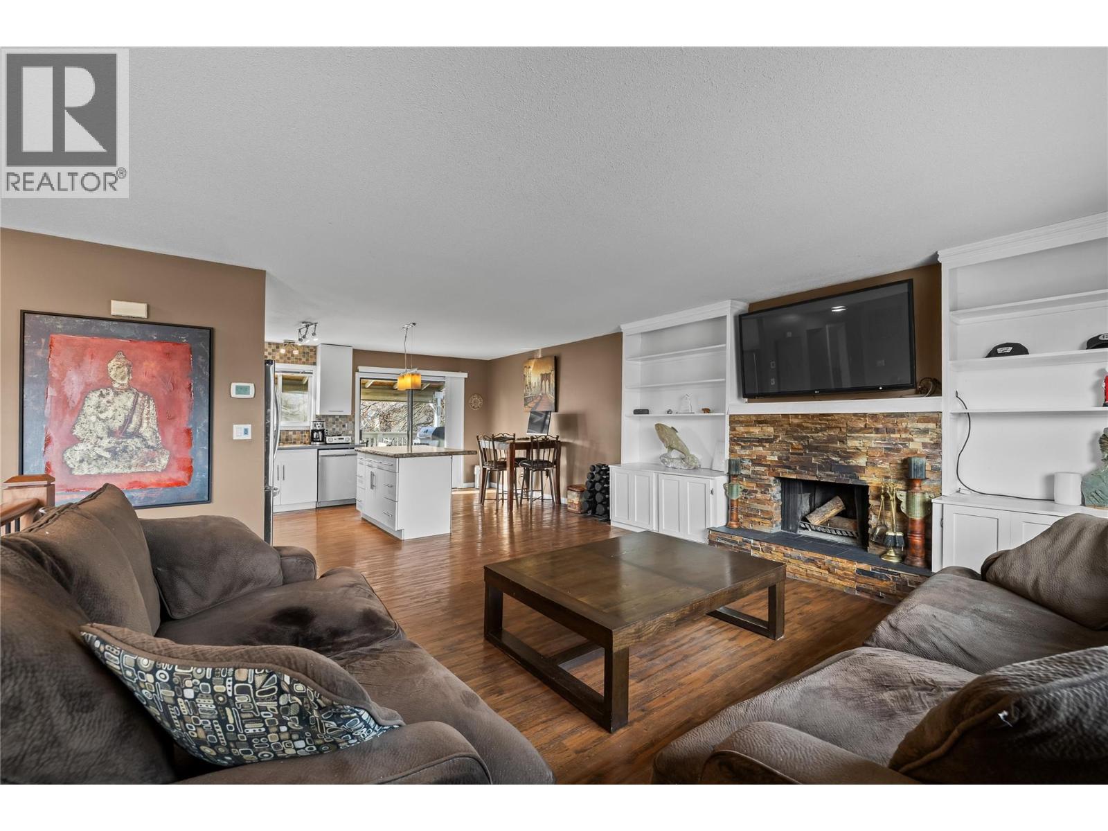 909 Grenfell Court