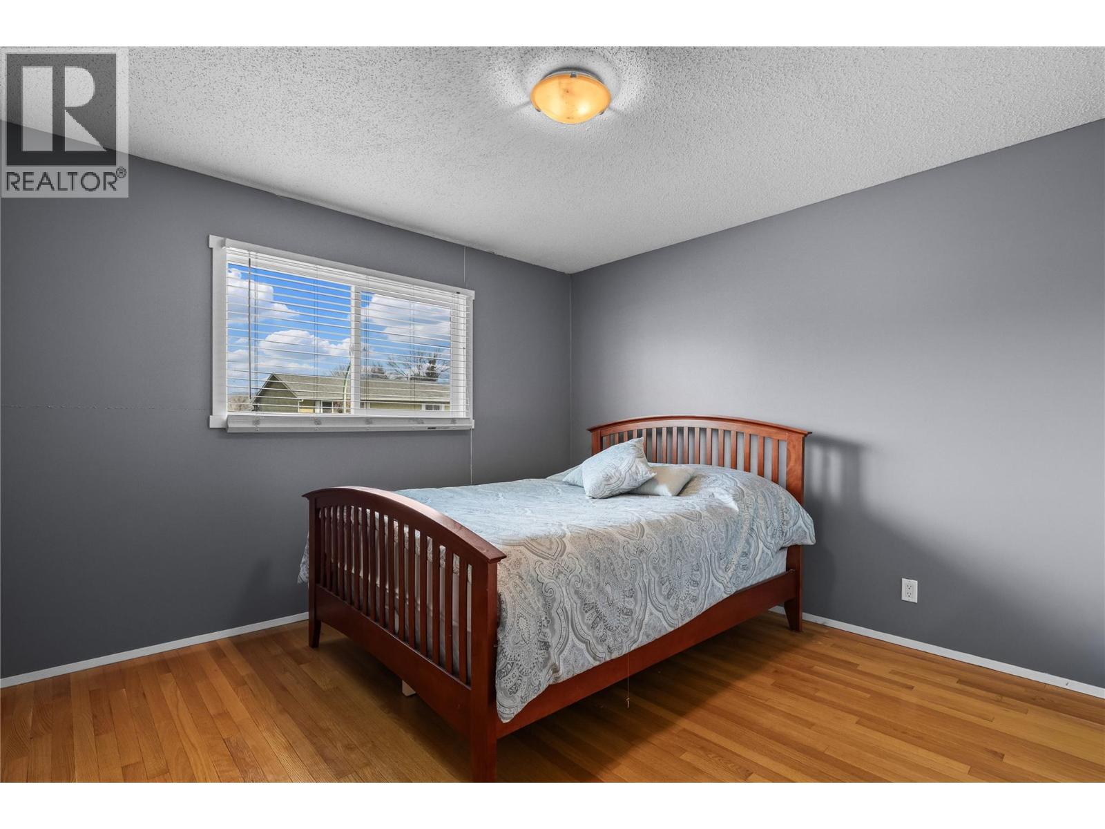 909 Grenfell Court
