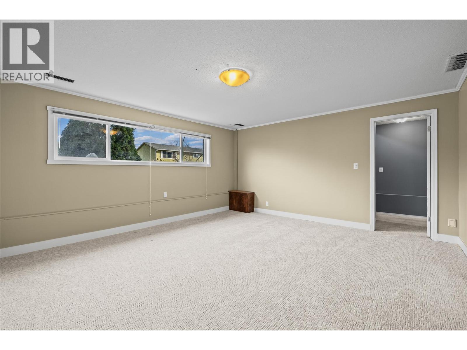 909 Grenfell Court