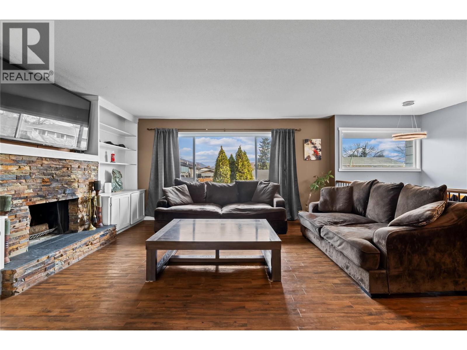 909 Grenfell Court