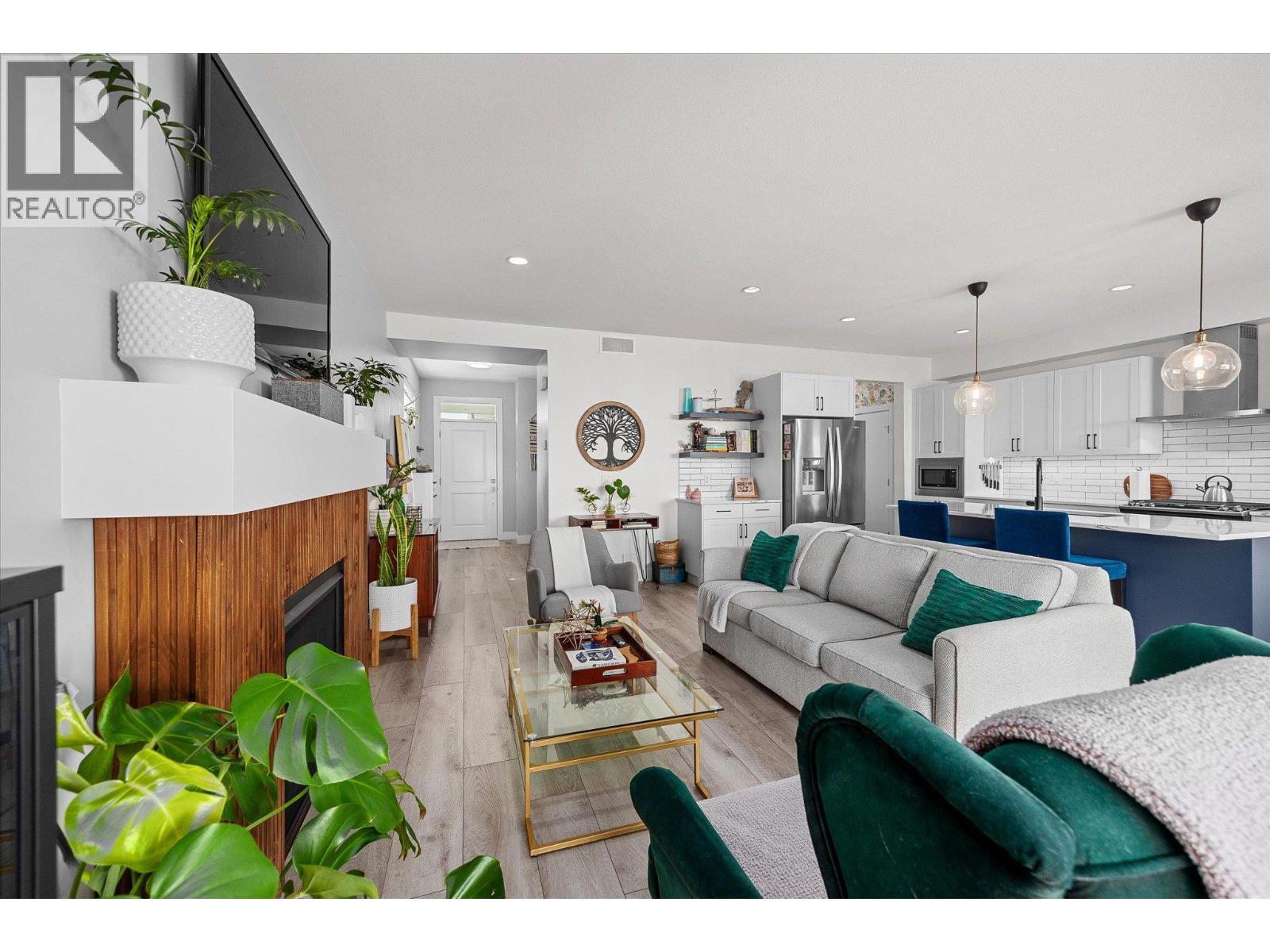 3321 Hawks Crescent