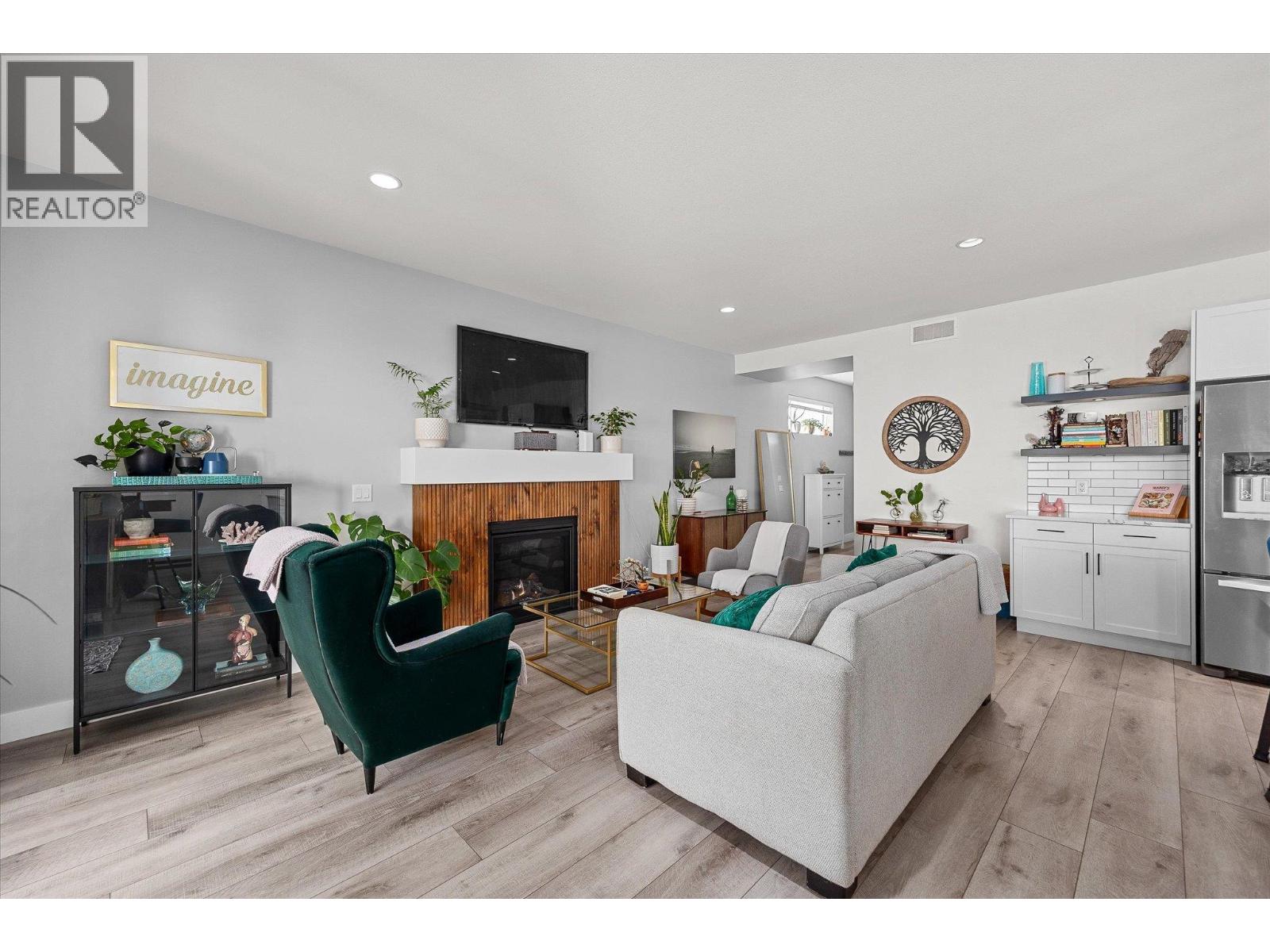 3321 Hawks Crescent