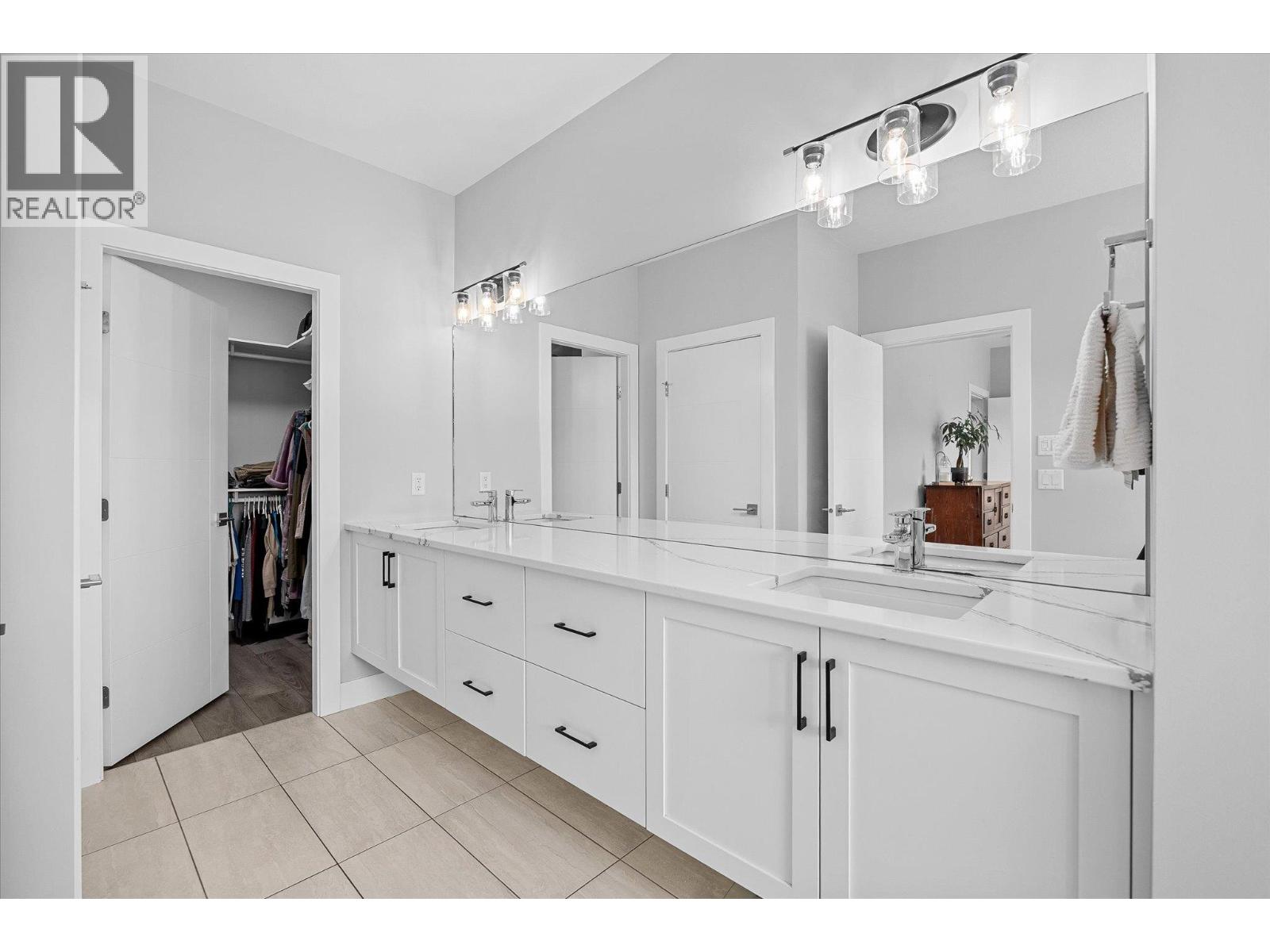 3321 Hawks Crescent