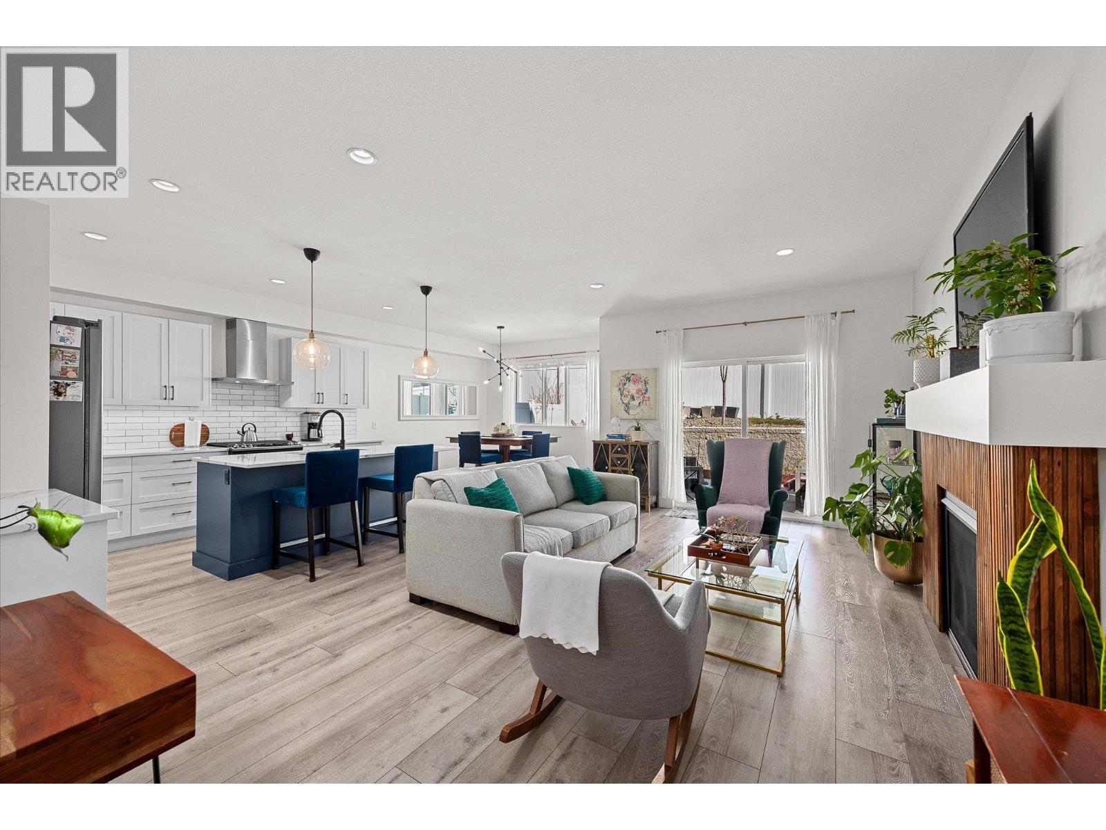 3321 Hawks Crescent