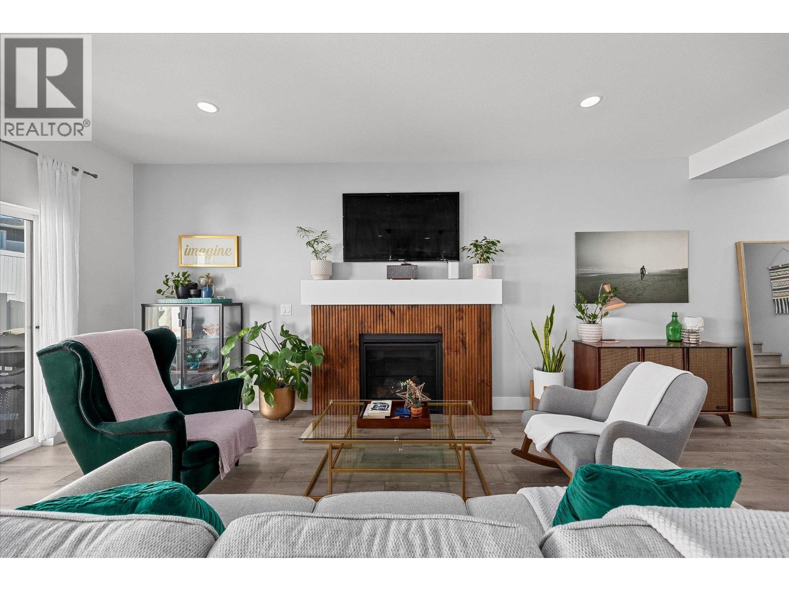 3321 Hawks Crescent