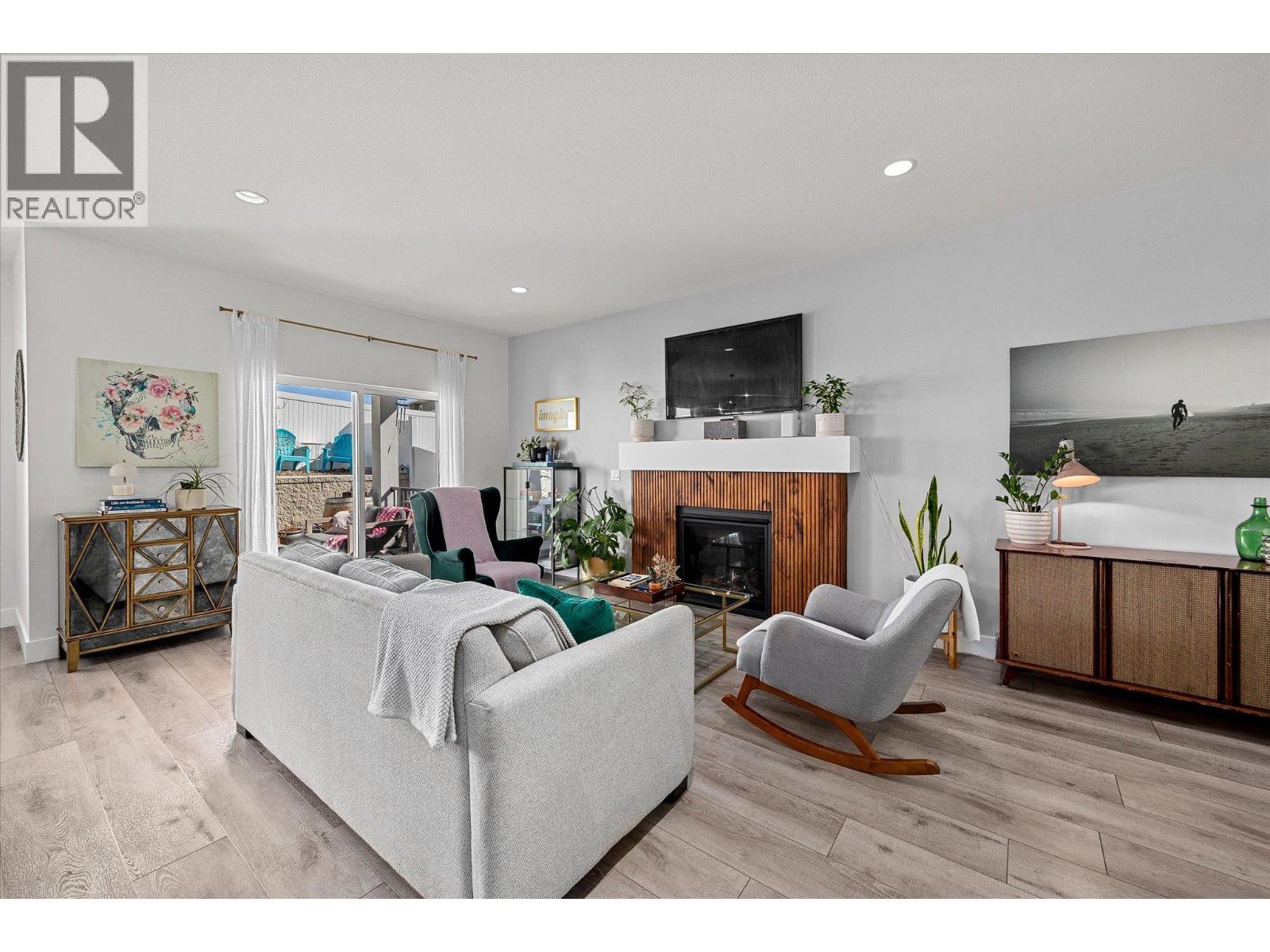 3321 Hawks Crescent