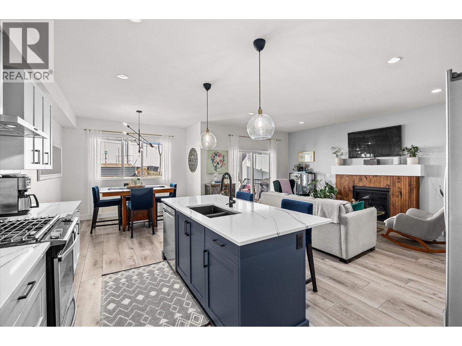 3321 Hawks Crescent