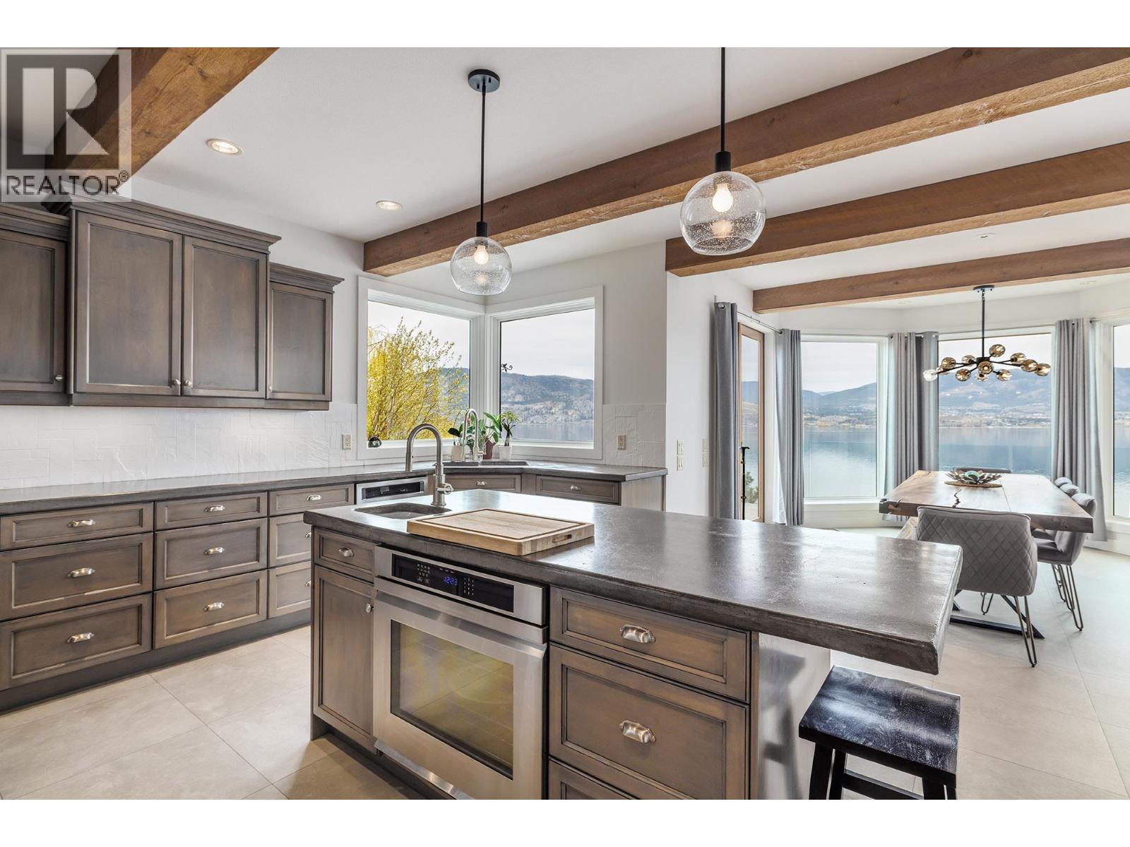 6850 Lakeshore Road