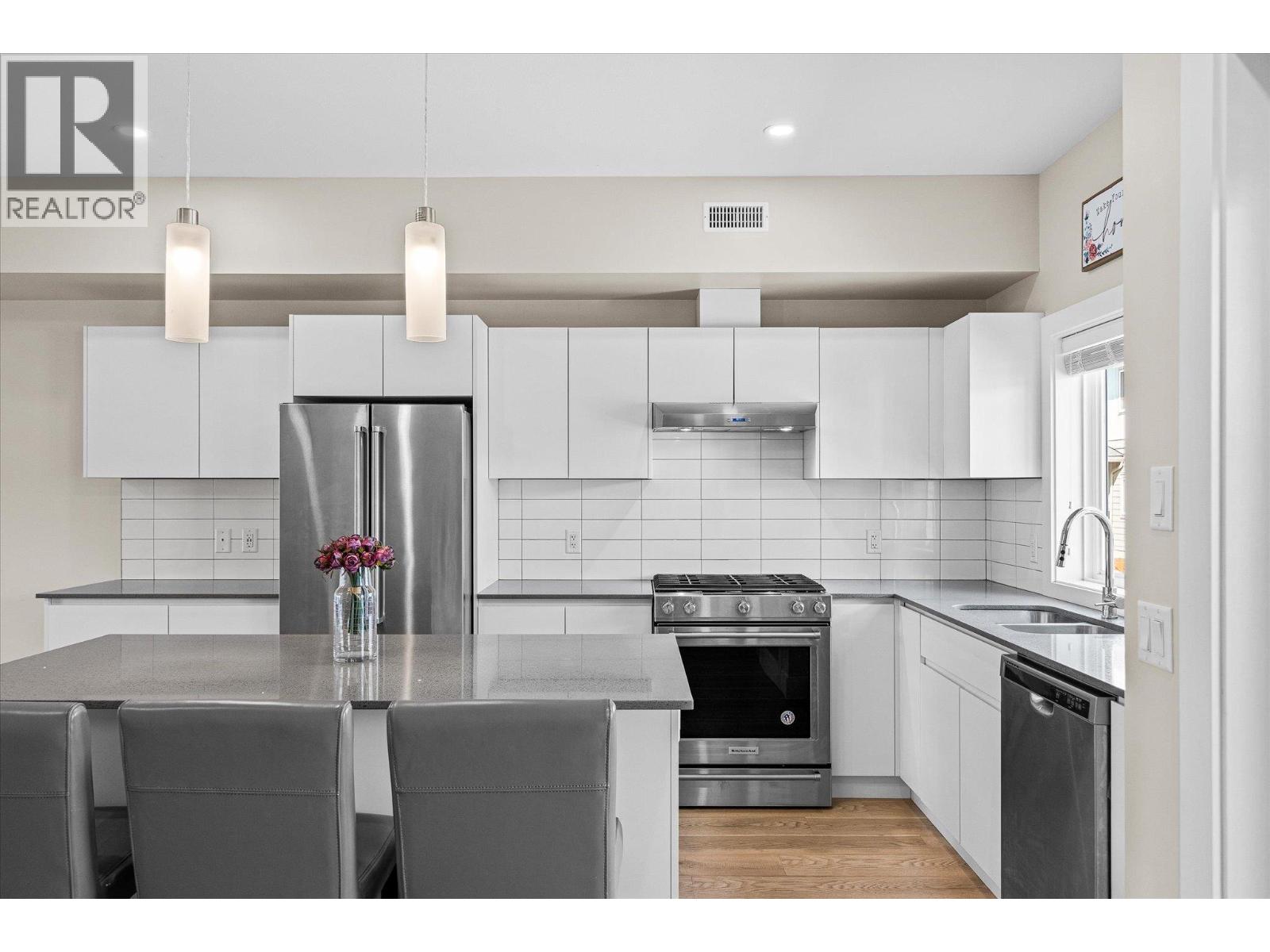 255 Taylor Road Unit# 17