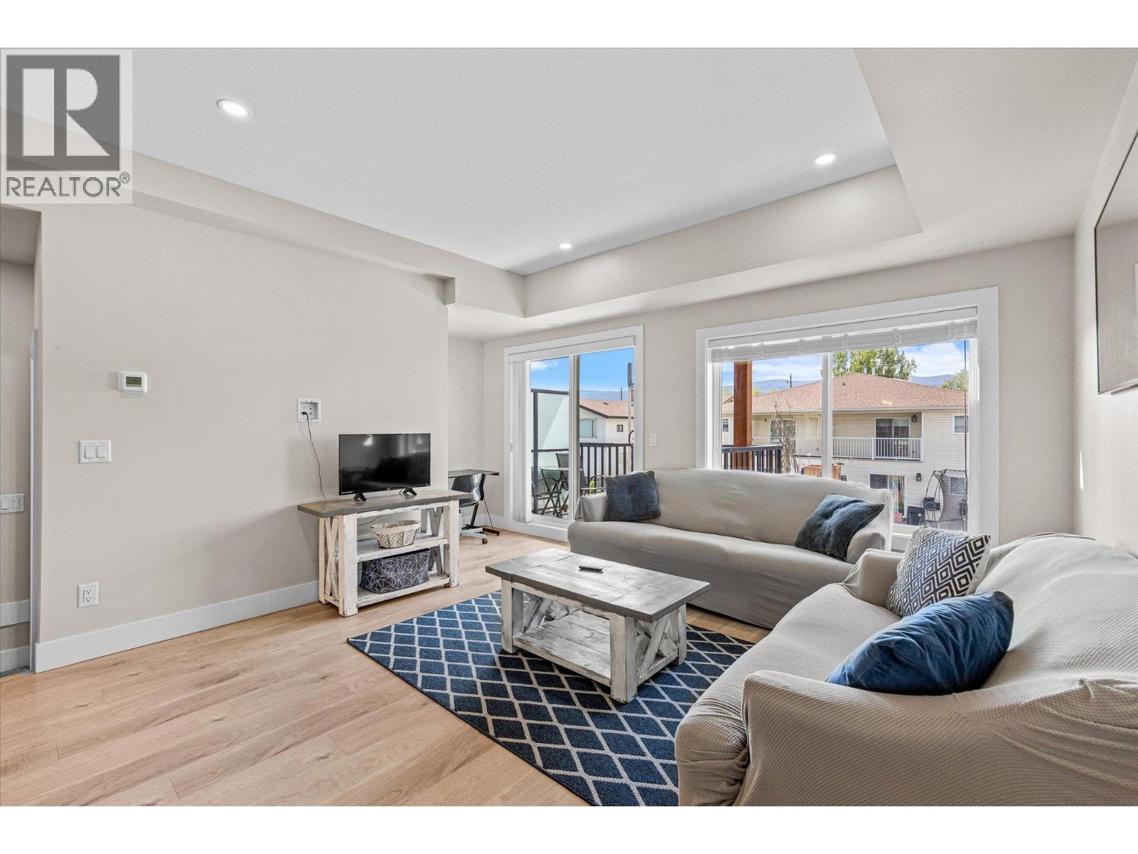 255 Taylor Road Unit# 17