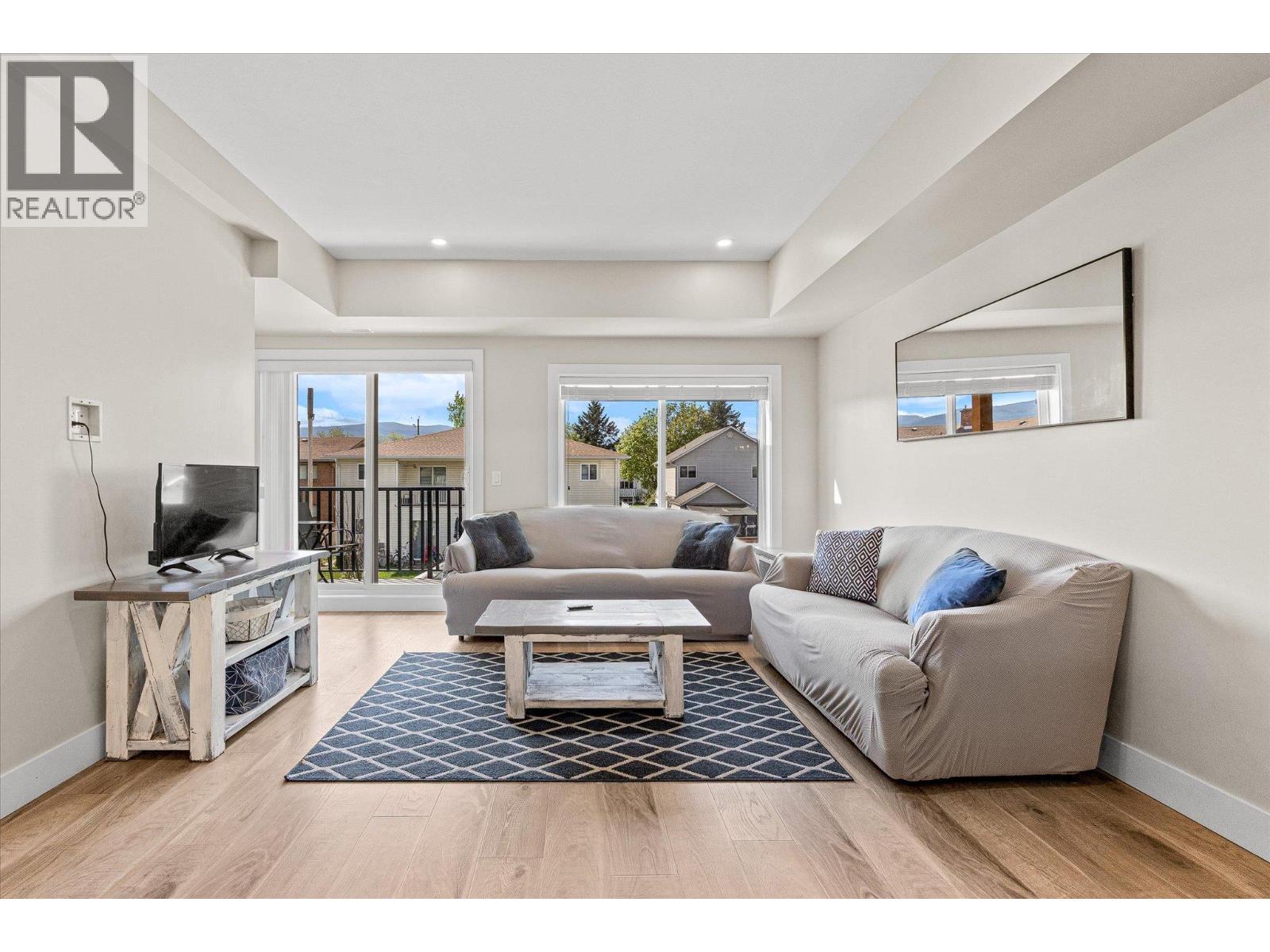 255 Taylor Road Unit# 17