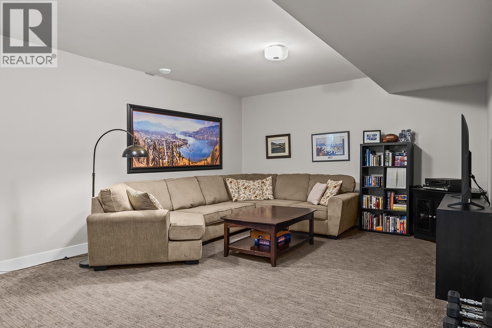 1827 Viewpoint Drive