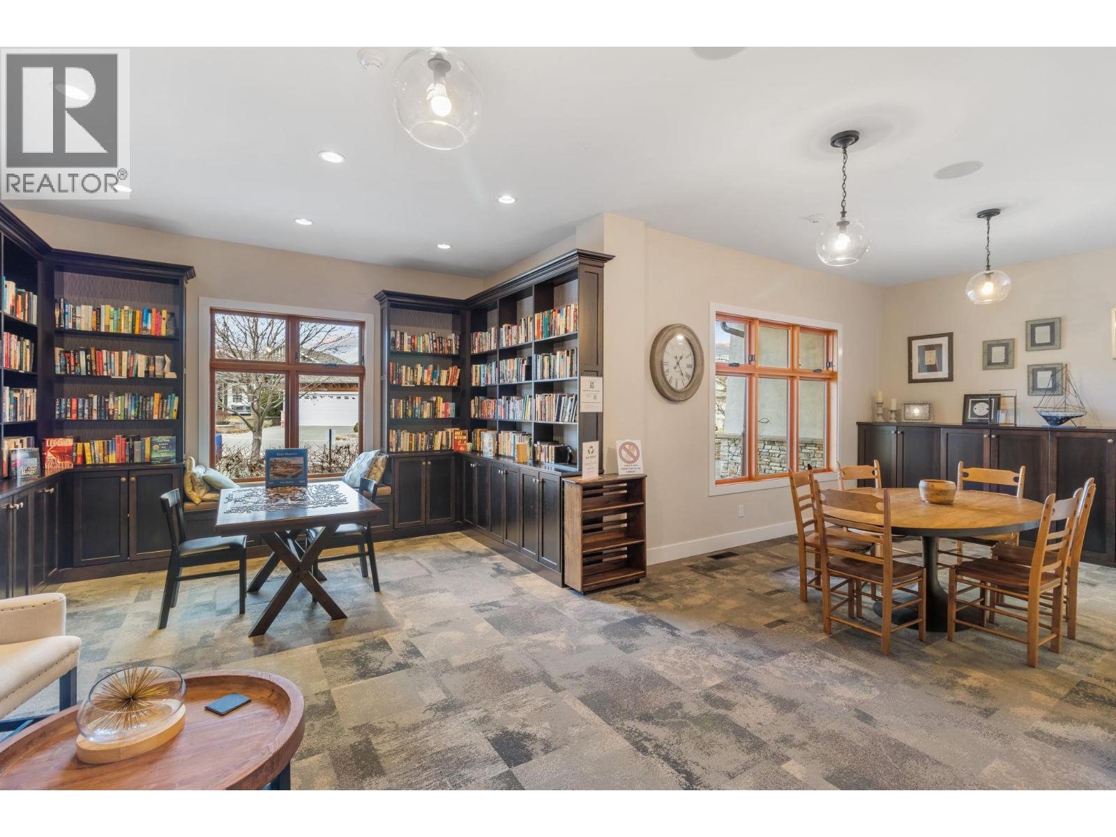 3377 Kingfisher Road