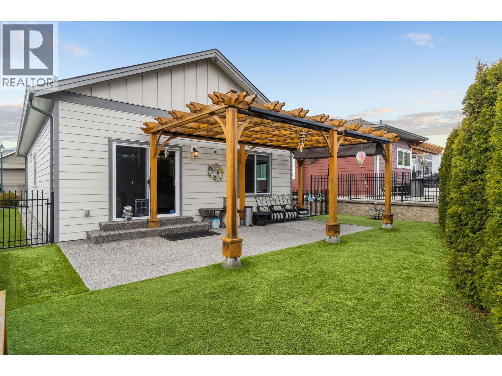 3377 Kingfisher Road
