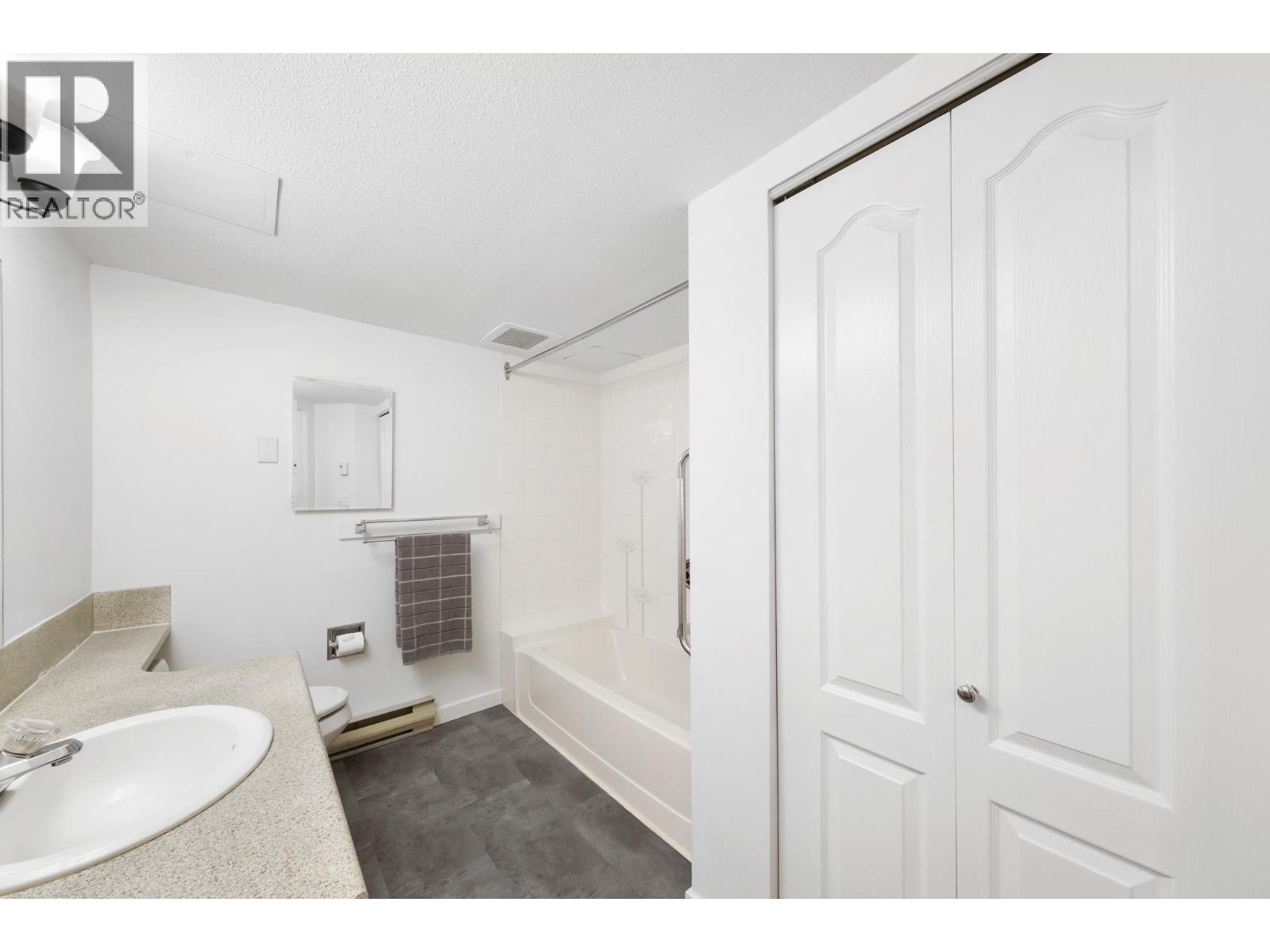 3157 Casorso Road Unit# 101