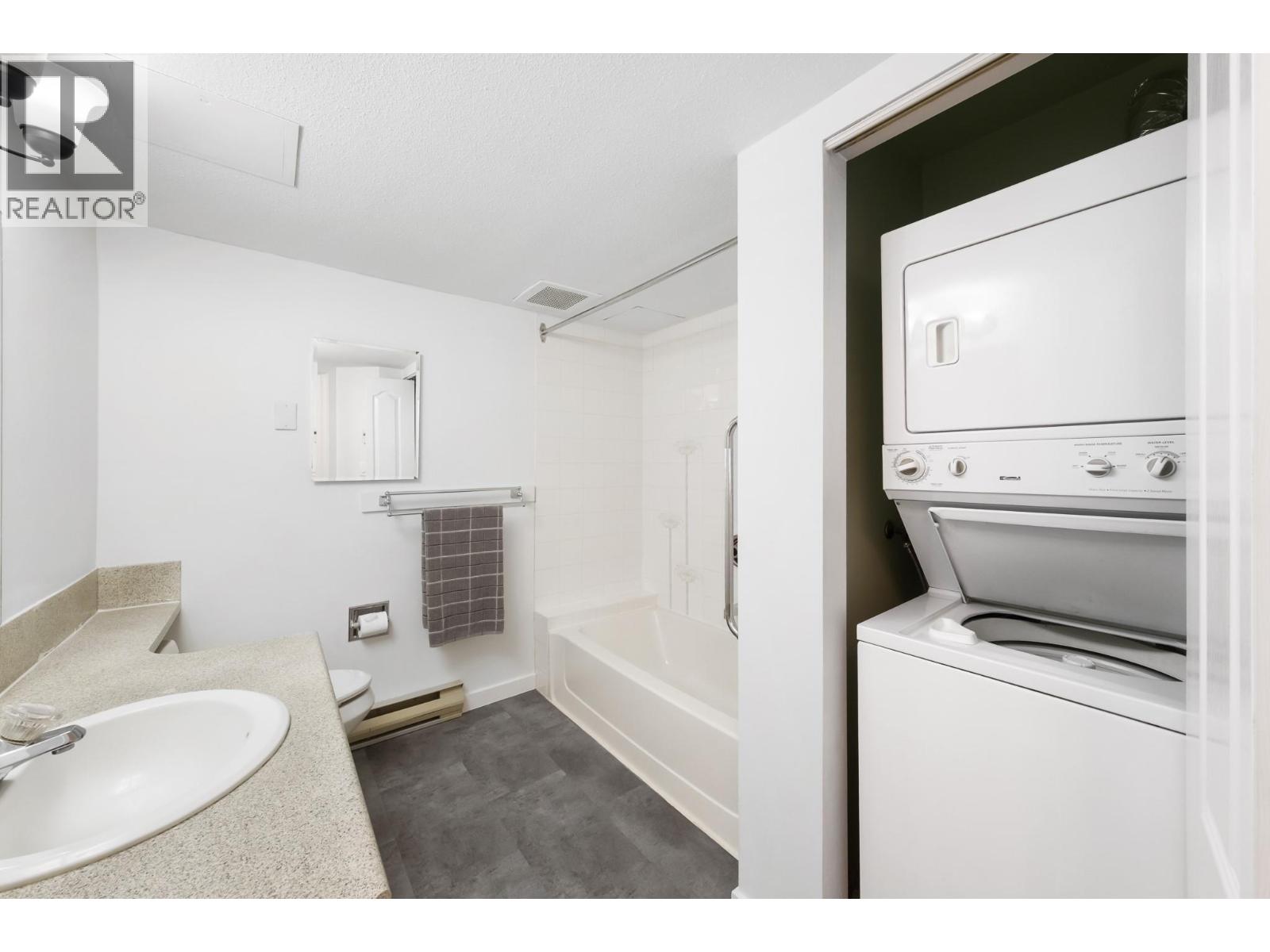 3157 Casorso Road Unit# 101