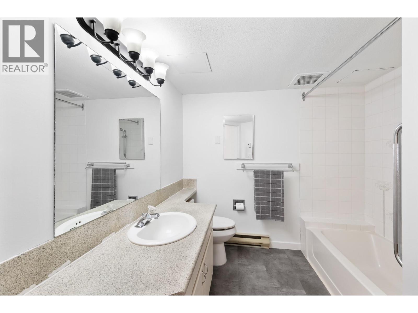3157 Casorso Road Unit# 101