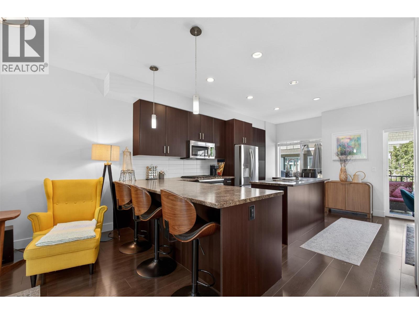 600 Sherwood Road Unit# 4