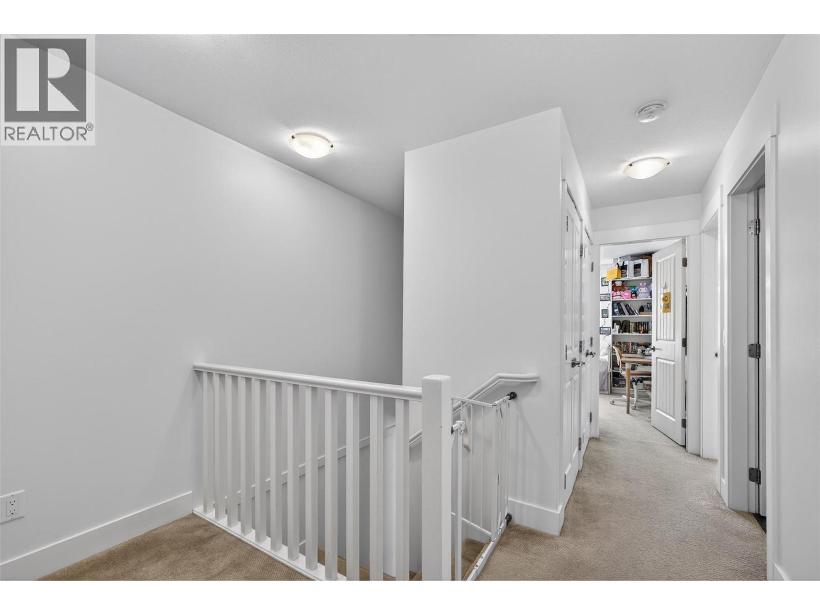 600 Sherwood Road Unit# 4