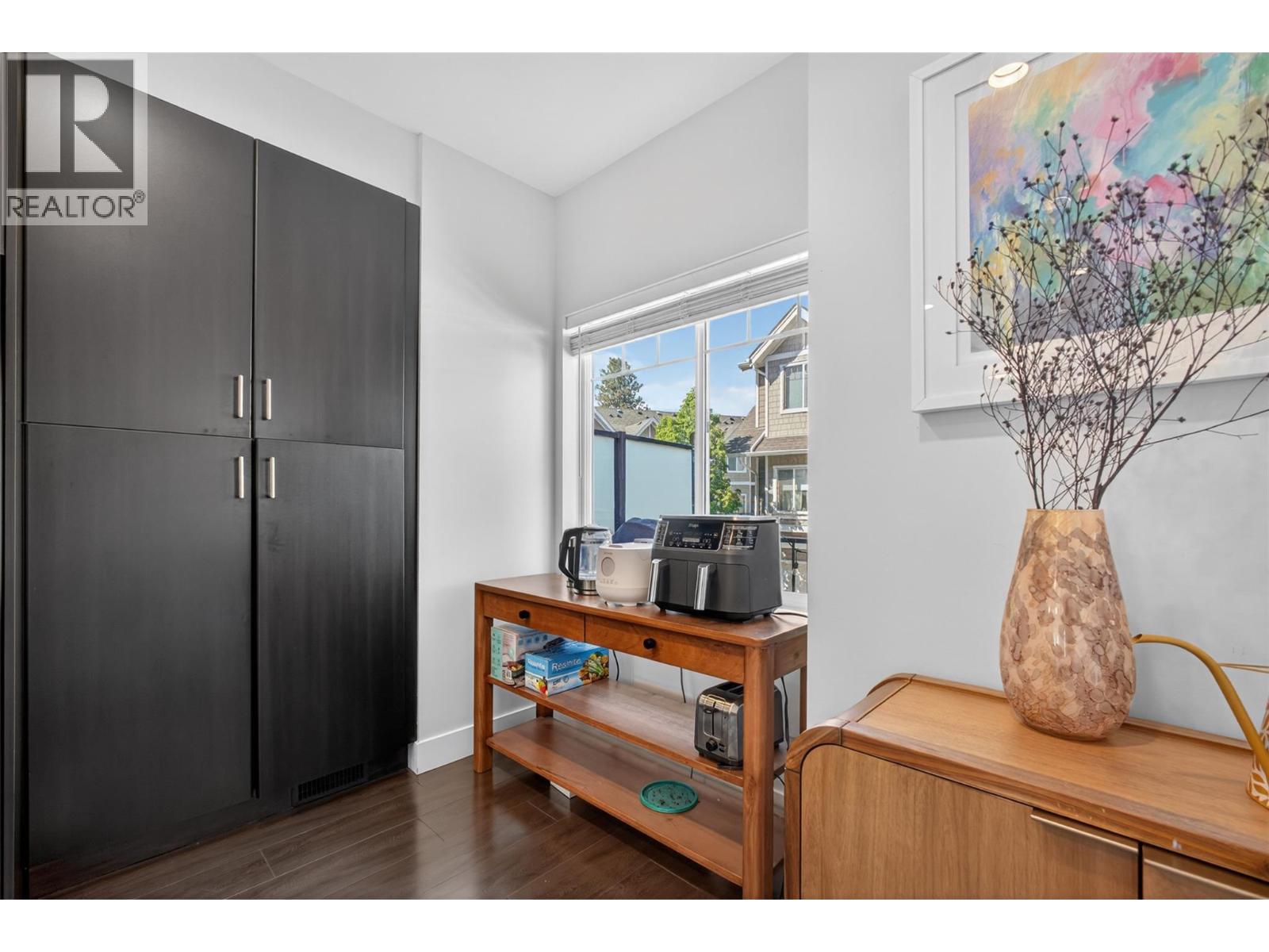 600 Sherwood Road Unit# 4