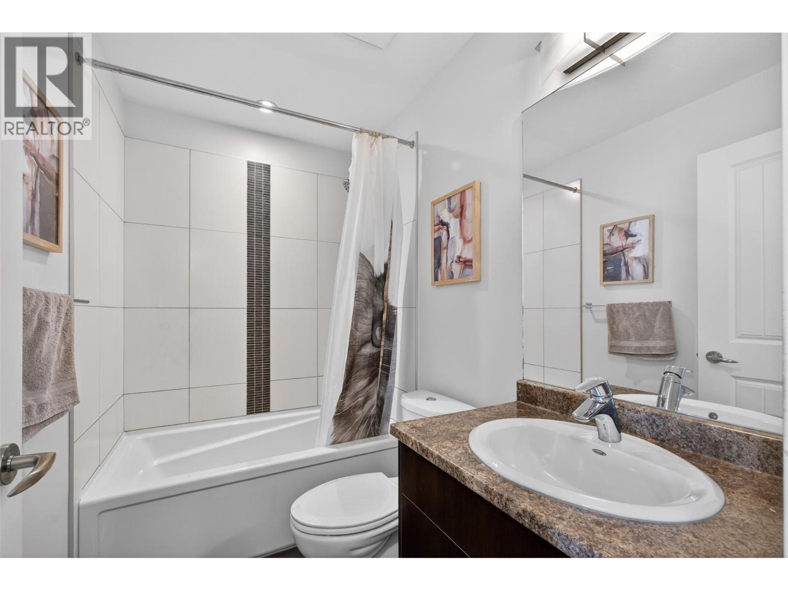 600 Sherwood Road Unit# 4