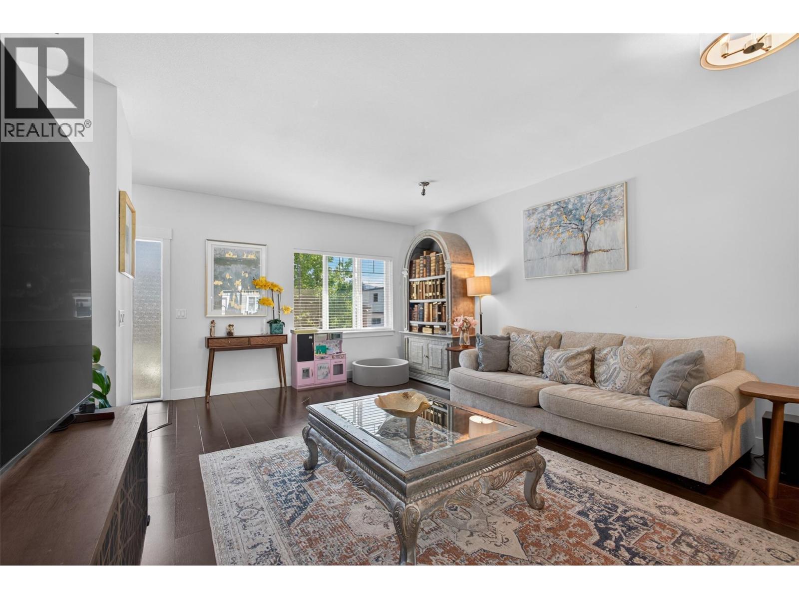 600 Sherwood Road Unit# 4
