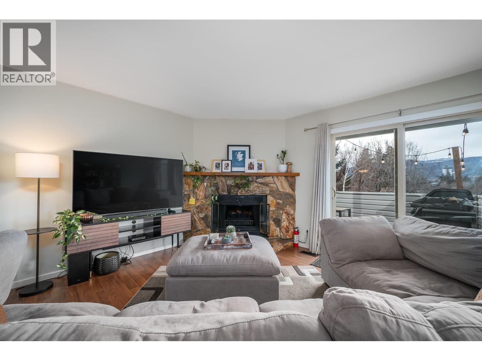 1686 Thayer Court